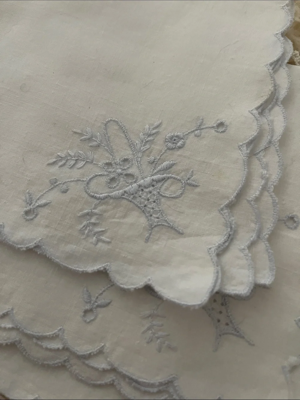 Embroidered White Cotton table napkins with Scalloped Edge